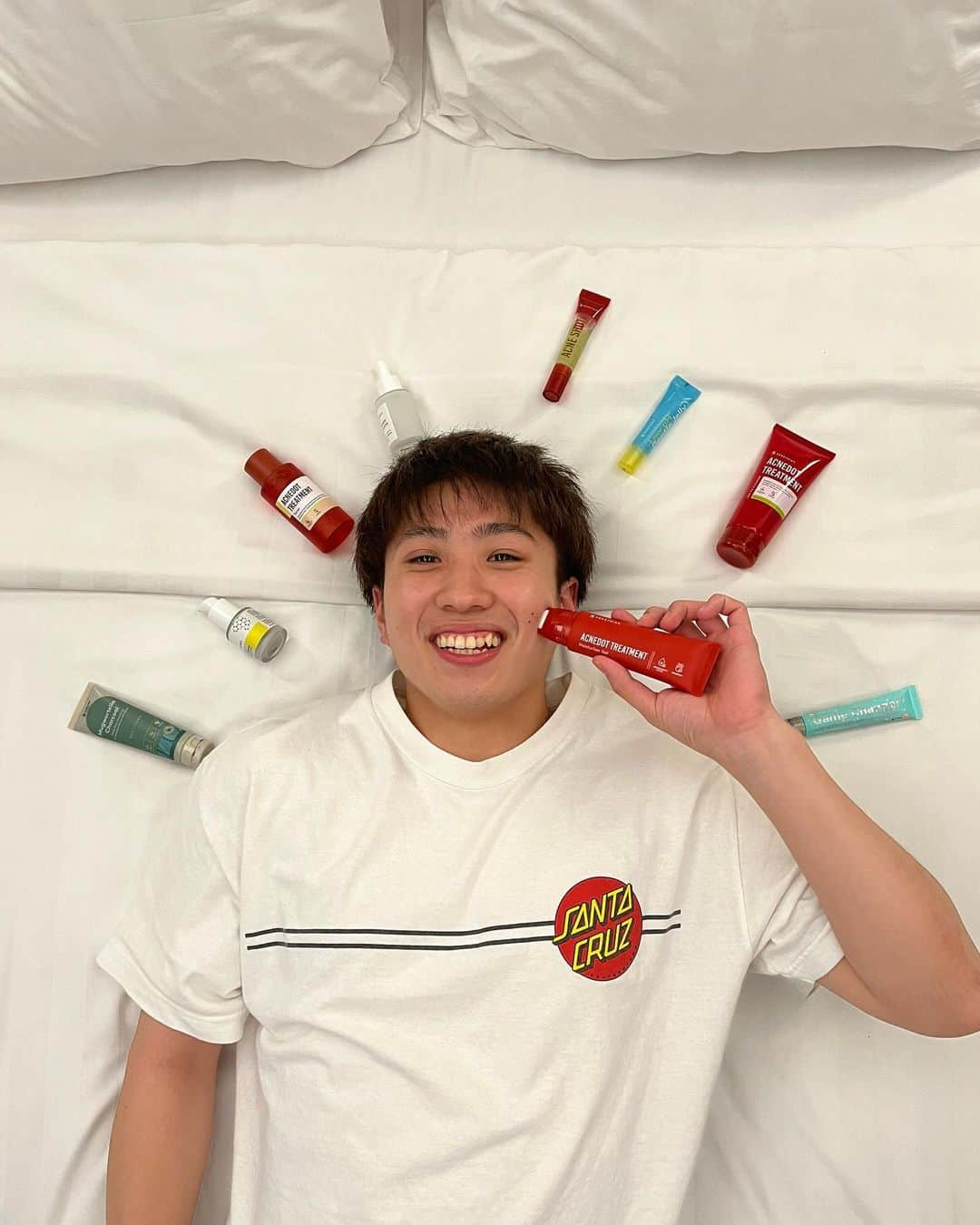 大塚稜馬さんのインスタグラム写真 - (大塚稜馬Instagram)「Have you ever tried to use skincare but your skin doesn't change that much? I bet you have the wrong basic.  So let me introduce you to the newest BASIC Series from Somethinc!  I used the ACNEDOT Series! It has 5 SUPER COMPLETE COMBINATION to cancel acne from my face.  So i can travel Indonesia without any acne😁👍🏼  Guys, please take care of your skin with the right one because your #BASICSkincareMatters!  You can also check on @somethincofficial for promo! 🥳🥳」4月25日 22時15分 - otk_rym