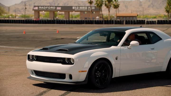 のインスタグラム：「Only way to enter in a 797hp monster they call the @dodgeofficial #challengerredeye !!!🤘🏻🤘🏻🤘🏻🤘🏻🤘🏻TURN IT UP!! #chiefdonutmakercontest is down to the FINAL 2!! Winner revealed TOMORROW 4/26😎 #hemiday at dodgegarage.com !! #spear #jackhammer #whosnext #donuts #burnout #musclecar #racing #moparornocar #hellcat @goldbergsgarage #realiyshow #contest #supercharged #dodge #racecar 🍩🎅🏼 #mayorofmuscleville #carsofinstagram」