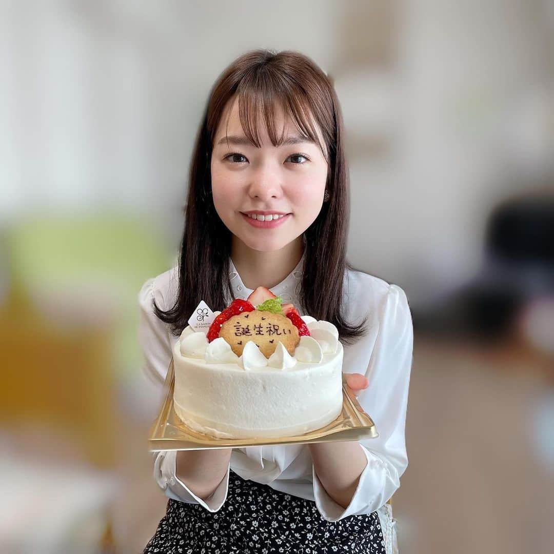 のインスタグラム：「. お久しぶりの投稿になってしまいましたが 先日誕生日を迎えました🌸 ⁡ お祝いのメッセージやプレゼントを送ってくださったみなさま、ありがとうございました🌿 ⁡ 26歳の私もよろしくお願いします ☺︎」