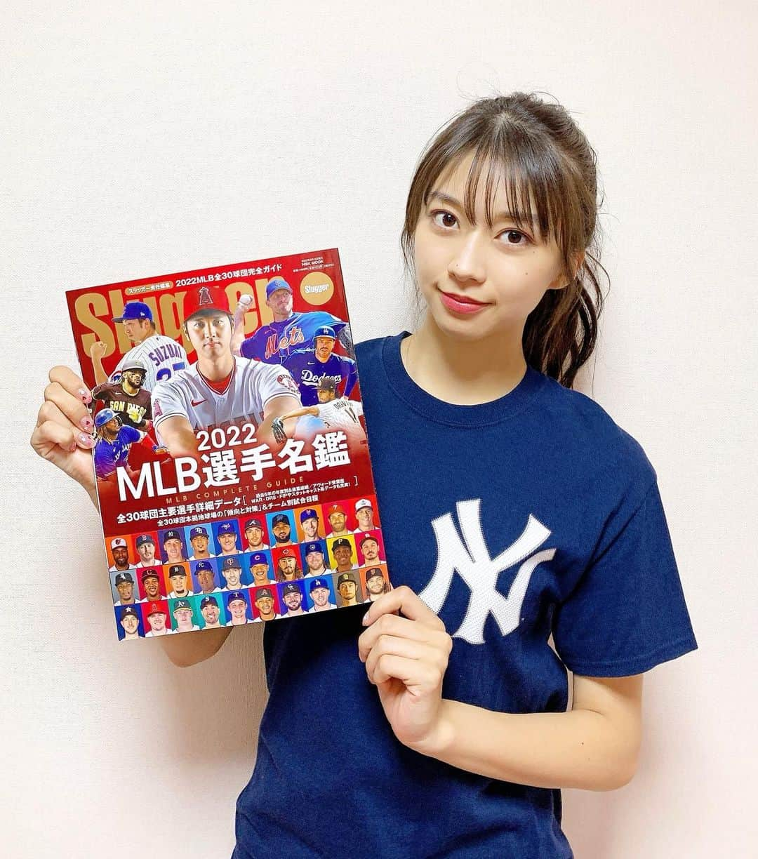 牧野真莉愛さんのインスタグラム写真 - (牧野真莉愛Instagram)「♡ ♡ ⚾️︎💕︎⚾️︎💕︎⚾️︎💕︎⚾️💕⚾️ SLUGGER責任編集 2022 MLB選手名鑑  MLB  COMPLETE  GUIDE ⚾️︎💕︎⚾️💕⚾️︎💕︎⚾️💕⚾️ ♡ ♡  #日本スポーツ企画出版社 さん✨ #slugger ⚾️ #スラッガー #MLB 💖 #モーニング娘22 #morningmusume22 #牧野真莉愛」4月25日 23時35分 - maria_makino.official