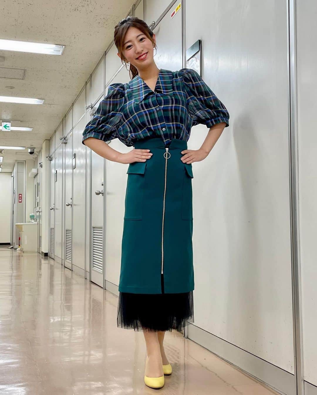 のインスタグラム：「👗 . #熱血バスケ #ゆめの衣装 . グリーンコーデ💚 タイトスカートから見えるチュールが コーデをアップデートさせてくれています🤩 . 絶対自分じゃ選べないコーデだから 衣装で着れてうれしいです💓」