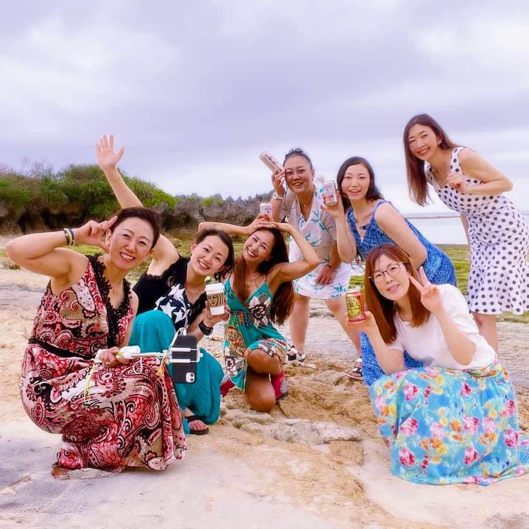 おかざきななさんのインスタグラム写真 - (おかざきななInstagram)「沖縄の思い出🌺 ⁡ ⁡ ペンション備瀬崎の プライベートビーチにて✨ ⁡ ⁡ ⁡ #おかざきなな #大人の色気スクール #大人の色気セミナー #校長 #色気 #大人の色気 #女磨き #婚活 #婚活女子 #愛され女子 #年上彼女 #モテメソッド #恋愛 #魅力 #還暦美女 #結婚 #恋活 #モテ #沖縄 #沖縄旅行 #沖縄観光 #沖縄グルメ #沖縄料理 #オリオンビール #沖縄の思い出 #プライベートビーチ #ペンション備瀬崎」4月26日 19時58分 - n.okazaki