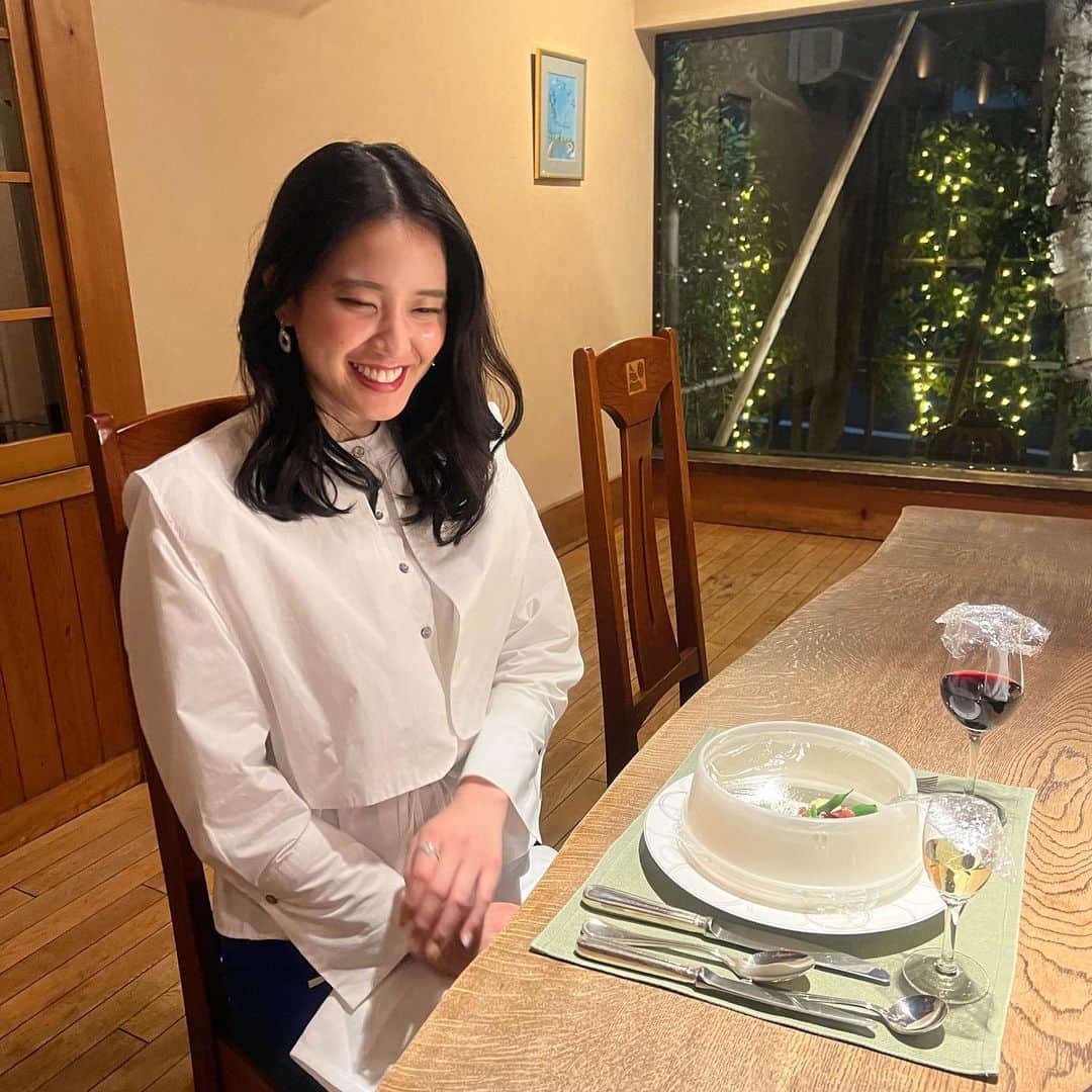 山崎紘菜のインスタグラム：「🍴 ドラマ「#汝の名」 本日0時30分から 第4話です！！ 不穏な空気が漂ってきました…！ 必見です！！ぜひ！ #テレビ東京」