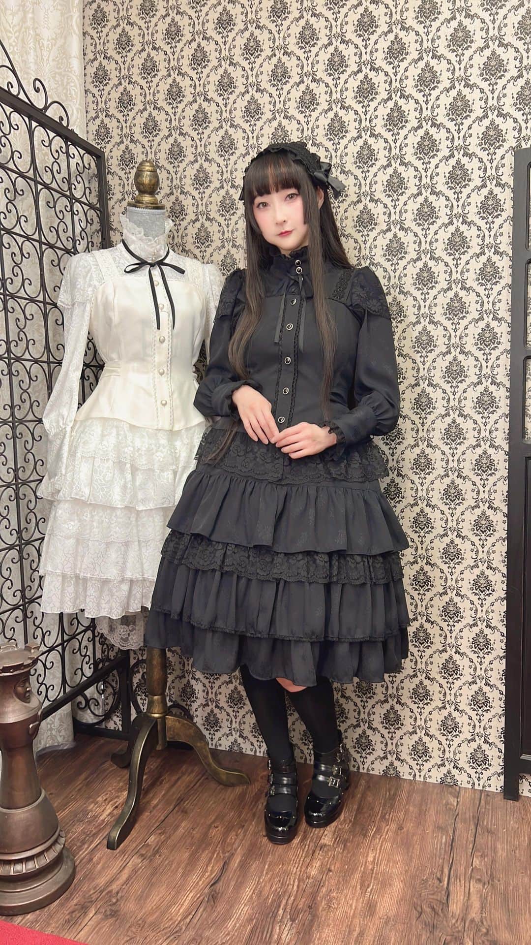 RinRinのインスタグラム：「Collaboration with @mihomatsuda_official 🖤  🖤Coupon Code🖤 Free shipping coupon offered in livestream~ Available until April 30th 11:59 pm JST   #rinrindoll #japan #tokyo #harajuku #japanesefashion #tokyofashion #harajukufashion #東京 #コーデ #今日のコーデ #原宿 #ootd」