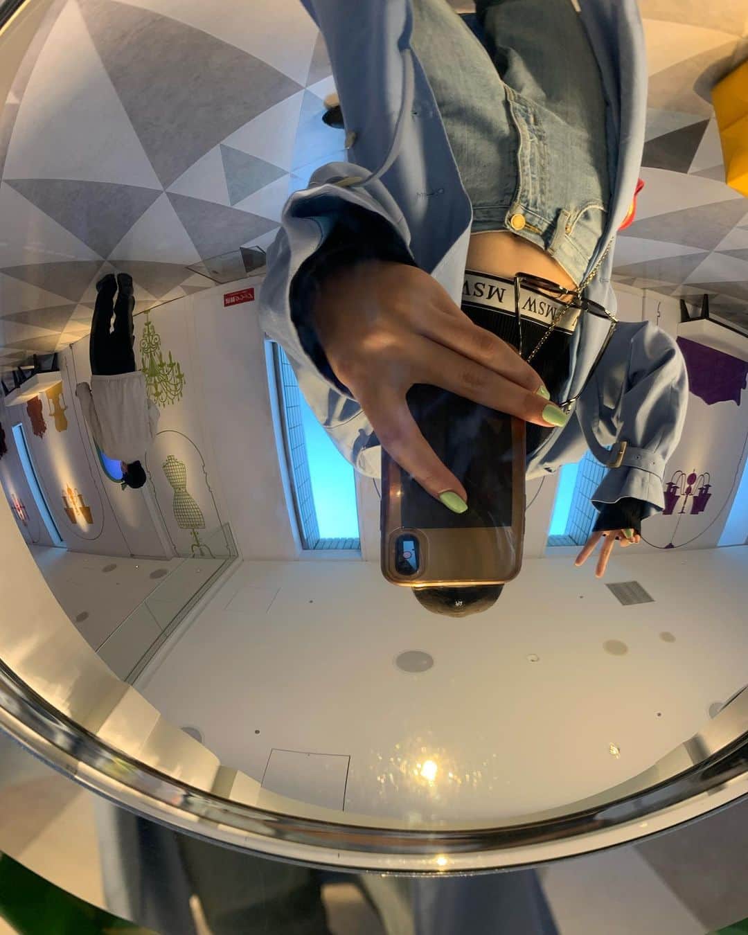 のインスタグラム：「🪩🪄  #mirror」