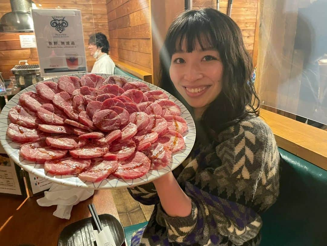 北山まいかさんのインスタグラム写真 - (北山まいかInstagram)「去年北海道のニセコの スノボー行った思い出 最高のホテルでした。 たぶん人生1番広いであろう。 最後はスノボーが嫌すぎて帰りたくなってるあやさん。 帰る頃には来年もいこーって言うてました☺️」4月26日 12時38分 - maika.kitayama