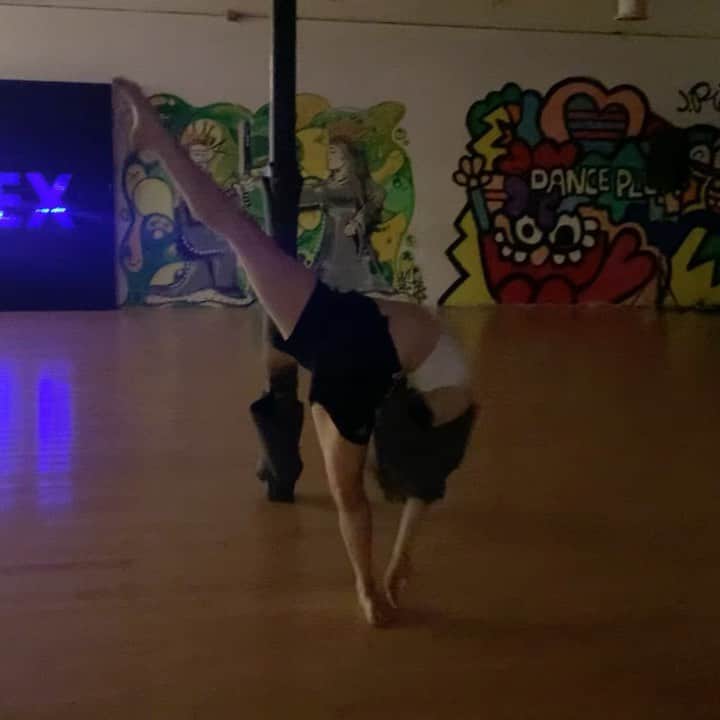 Addison Moffettのインスタグラム：「Hey dance it’s been awhile! First class in almost two years. Thank you for reminding me how good this feels @jay_str33t」