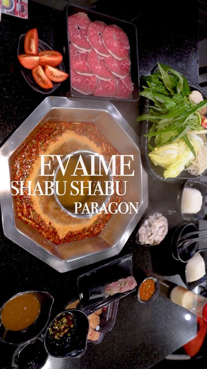 RJMStyleのインスタグラム：「1) Enamie #ShabuShabu is one of my favourite chains for casual comfort food in #Paragon  2) we had an incredible Bespoke Italian meal #verandah bar at the #Mandarinoriental by the head chef who also spent time at one of our favourite Italian restaurants in Hong Kong, #OttoEMezzo. My husband curated the menu. Spicy vodka riggatoni #carbone style. #PappredelleRagu. #VealMilenese #ribeyesteak #capresesalad and #tiramisu  I also found a cute coffee shop in #Gaysornplaza called #Snapcoffee. Their #coconutcoffee is heaven.」