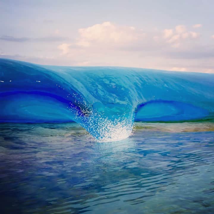 Robbie Crawfordのインスタグラム：「I’ve giggled to myself when people write “I like real waves better” when I post my 3D stuff because I can’t help but picture them watching a Pixar movie like Finding Nemo or something and saying, “Real clown fish are way better” I also imagine them saying it in Cartman’s voice haha … music by @deadmau5 #3D @dreamphased」
