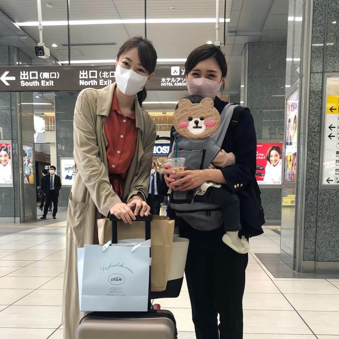 原口奈菜のインスタグラム：「久しぶりの真奈ちゃん(山口真奈アナ)✨  先日静岡に取材で来ていた真奈ちゃんと久しぶりの再会🥰 鹿児島に帰る前に少しだけ会えました✨  相変わらずマイナスイオンが出ているのではないかと思うほど柔らかな雰囲気をまとった優しい真奈ちゃん✨ とてつもなく癒されました✨  静岡での山口アナの取材の様子は、 MBCで5/14(土)に放送されるそうです📺 ぜひご覧ください✨※念の為、補足として私は映っておりません🙇‍♀️」