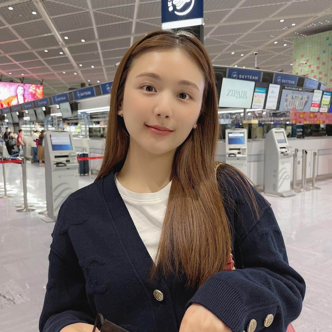 ひよんのインスタグラム：「✈️💖  弟がハワイに帰っちゃうのでみんなでお見送り🥲🐚 次はいつ会えるかな〜🥹🥹  久しぶりに空港きた✈️✈️✈️  #ひよん」