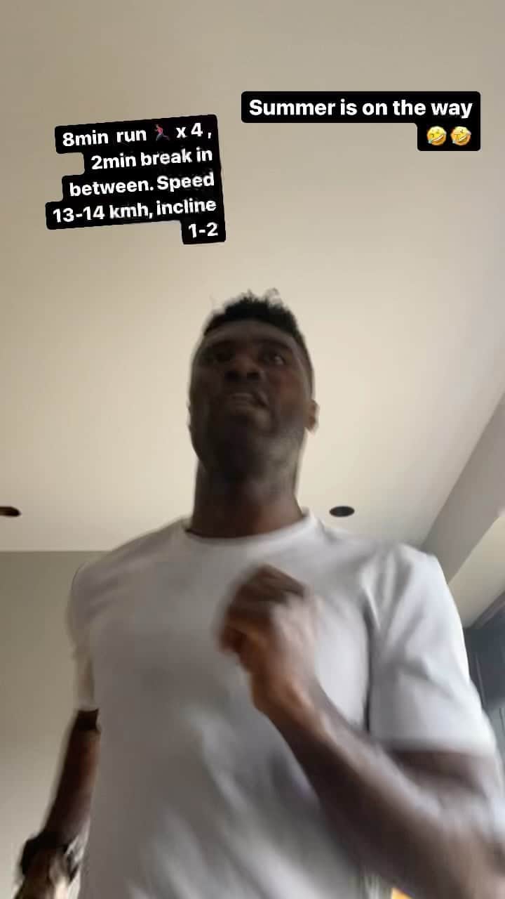 アレクサンデル・テッテイのインスタグラム：「Putting the work in 💪🏾💪🏾😊😊 🏃🏾‍♂️🏃🏾‍♂️🏃🏾‍♂️」