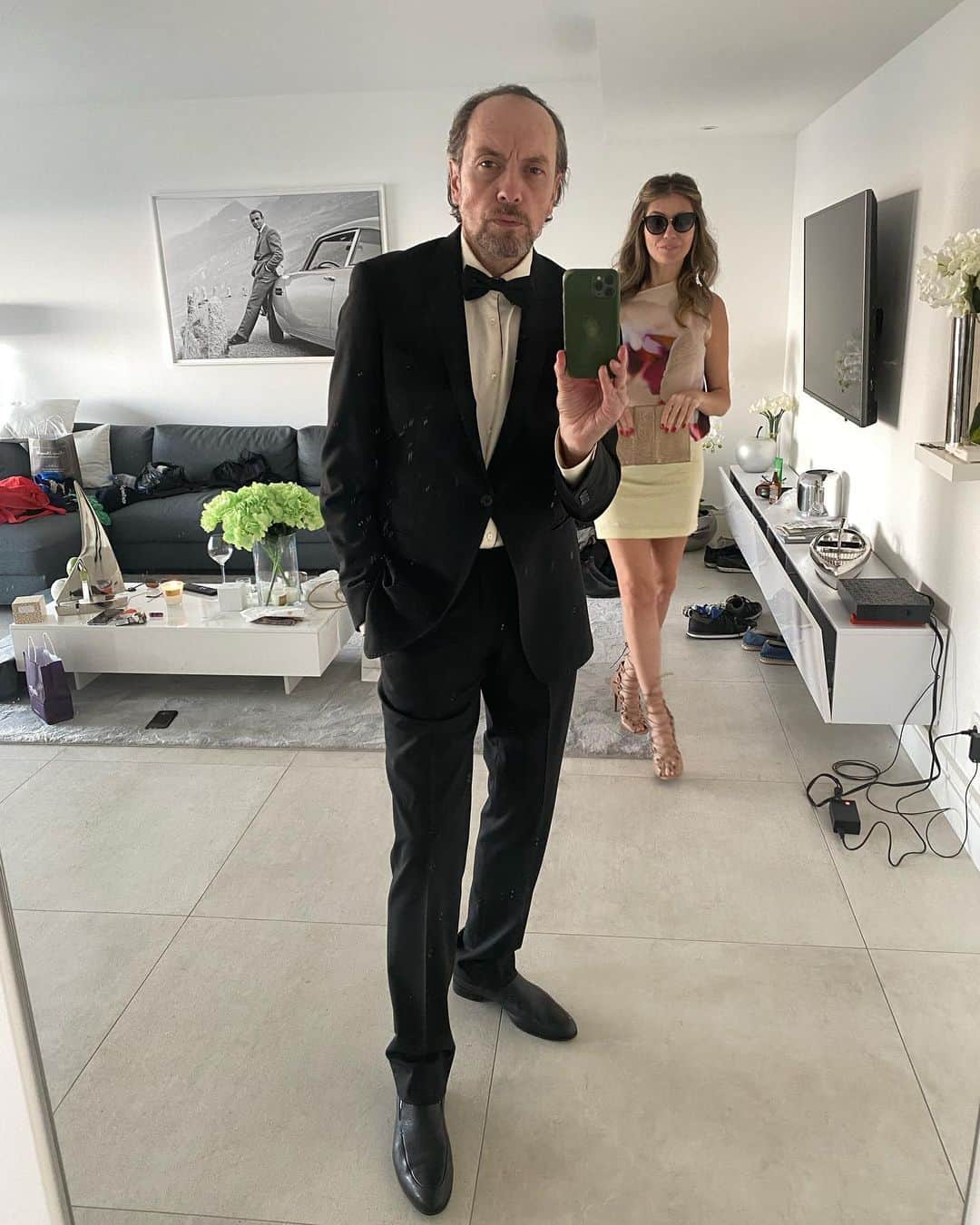 スティーブ・マウザキスのインスタグラム：「The bow tie didn’t make it. But we did. Just. X」