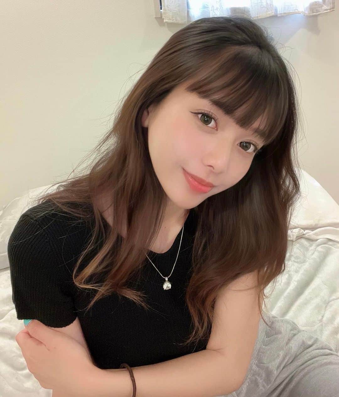 五月のインスタグラム：「   𝐍𝐞𝐰 𝐩𝐫𝐨𝐟𝐢𝐥𝐞 𝐩𝐢𝐜𝐭𝐮𝐫𝐞 🖤  久しぶりに写真撮った 〜 👧🏻📷  #ootd #selfie」