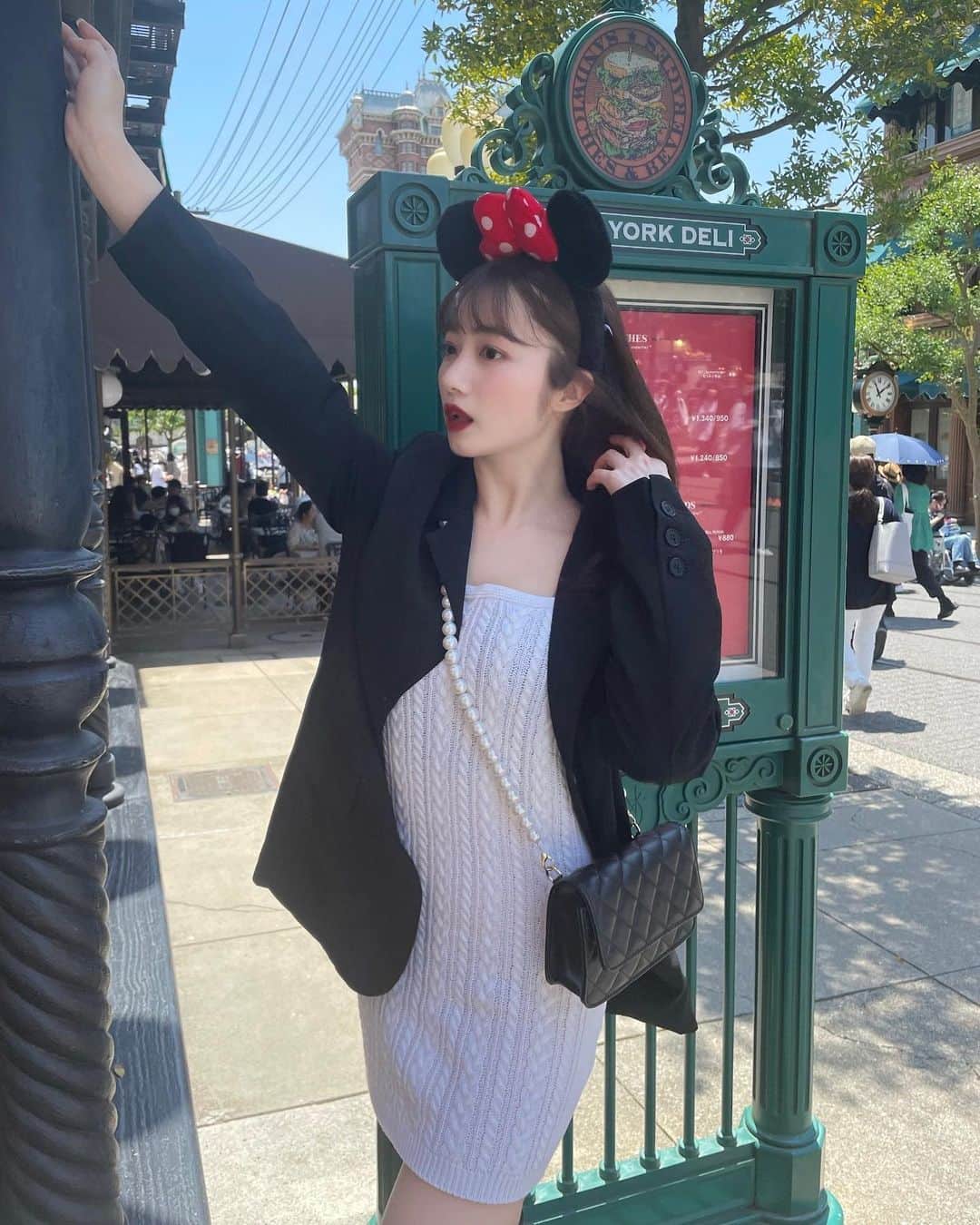 河﨑莉奈のインスタグラム：「お誕生日ディズニー♥️🎂  みんなお祝いのメッセージありがとう🥲🫶🏻」