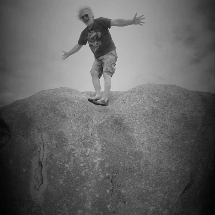 ウド・ノイマンのインスタグラム：「the Brittany experience  #bouldering #seacliffbouldering #granite #adventurebouldering #soulboulder」