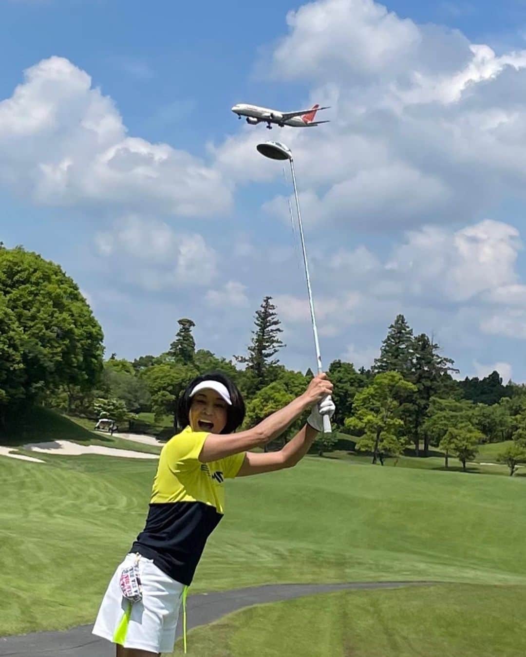のインスタグラム：「相変わらずの下手クソだけど、素晴らしいゴルフ場⛳️でした 「飛行機✈️とおいら」 映えポイントが多過ぎて、最高でした ショットは悪くないけど、パターがアホみたいでした。 そろそろ本気で諦めようか…」