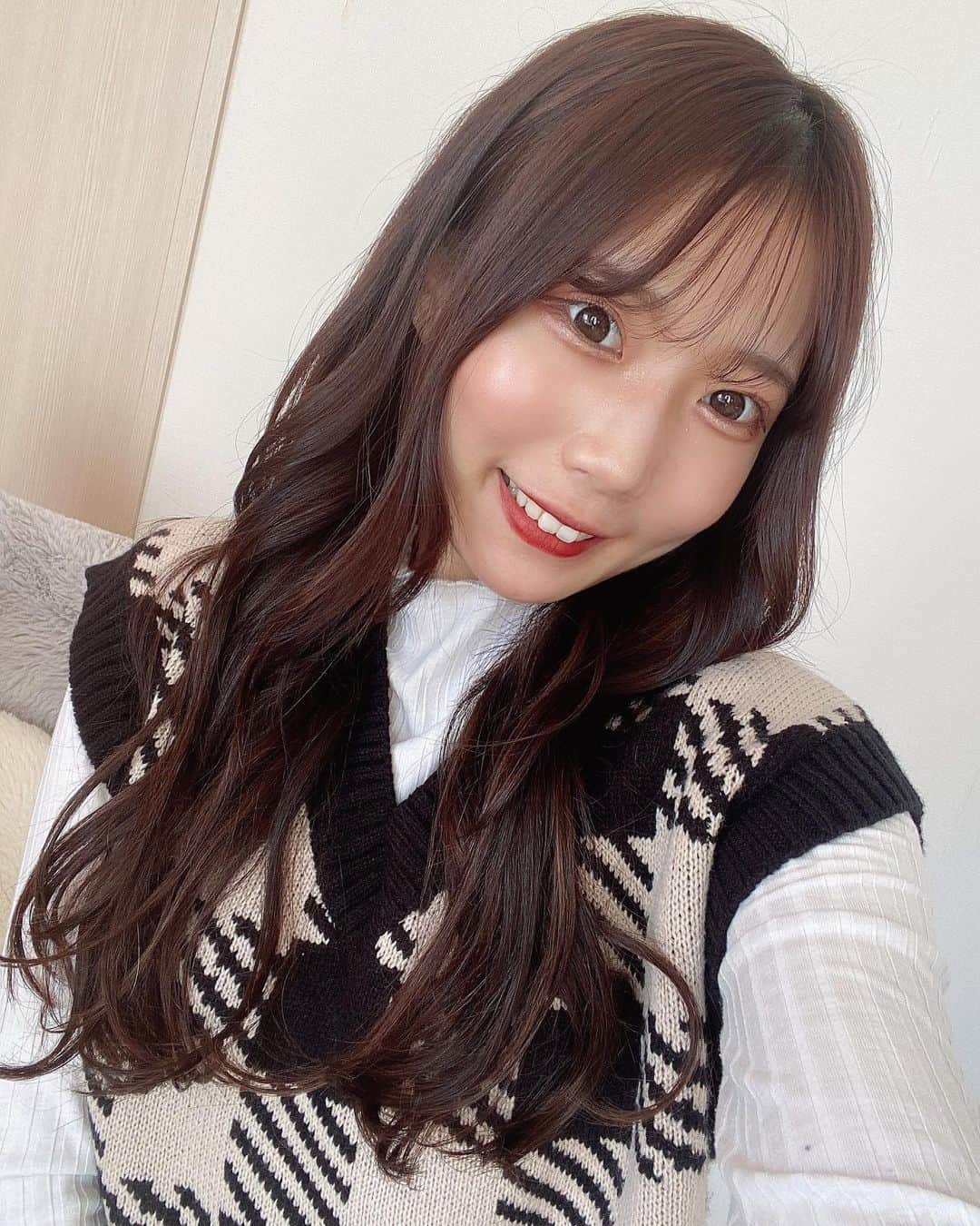 あーてぃんのインスタグラム：「🙌㊗️初エクステ㊗️🙌  みんな、ロングすきでしょ？(決めつけ) 不評いりません‼絶対絶対褒めて欲しいよ‼  こたろーくんの反応もあーたろでとったからお楽しみね😘」