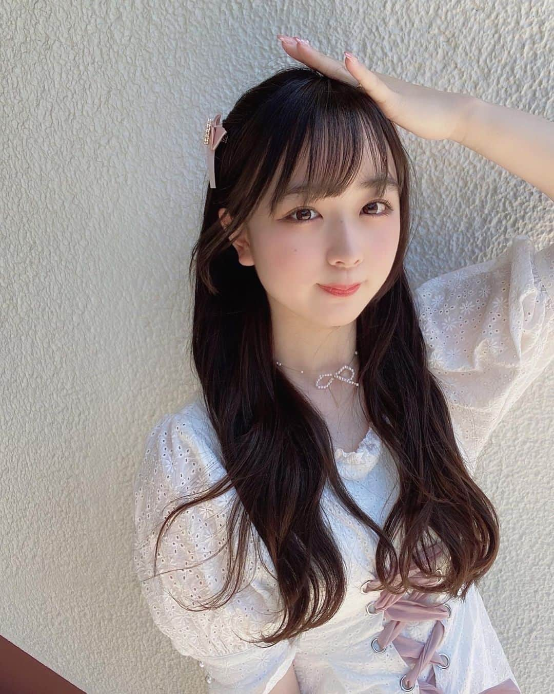 高田ももさんのインスタグラム写真 - (高田ももInstagram)「. 夏ウマレノ　夏少女　テキナ . かしこ . #高田もも #かしこってなに #かしこ #instagood #instagram #swankiss #ロングヘア #ヘアアレンジ #くるりんぱアレンジ #くるりんぱ #ワンピース #リボン #pink #夏 #夏服」5月25日 23時22分 - momo_yubi