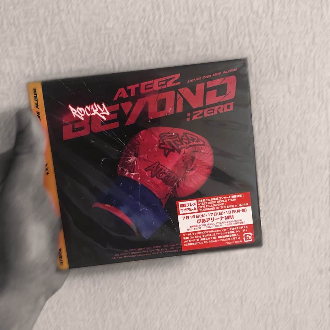 YUKIのインスタグラム：「本日発売したATEEZさんの JAPAN 2ND MINI ALBUM  「BEYOND : ZERO」収録曲  ・ROCKY (BOXERS VER.)  ・DEJA VU (JAPANESE VER.)  ・夜間飛行 야간비행 (TURBULENCE) (JAPANESE VER.)  の日本語訳詞を担当させて頂きました。 嬉しい☺︎」