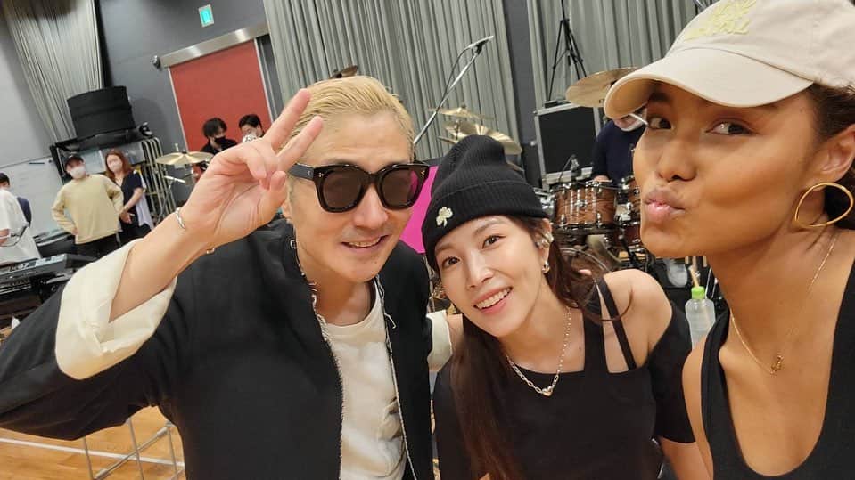 BoAのインスタグラム：「久しぶりに会えてめっちゃ楽しかった🙆‍♀️リハも来てくれて有難う🫶🫶皆んなライブも楽しみにね👻👻」