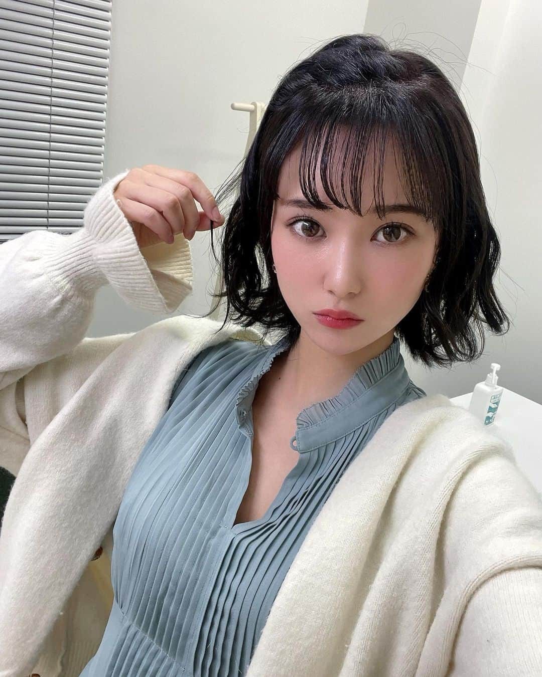 西原愛夏のインスタグラム：「めちゃ久しぶりにYouTube更新しました💓🥹 告知も更新したよ🥰↓↓↓  ✧*̣̩⋆̩ｰｰｰｰｰｰｰｰｰｰｰｰｰｰｰ最新告知ｰｰｰｰｰｰｰｰｰｰｰｰｰｰｰｰｰｰｰｰｰｰ✧*̣̩⋆̩☽  ✔週刊現代 電子写真集 ｢あ〜んして｣ 発売中！  【5月】 5 ミッドナイト競輪 7 競輪特番SP 8 ミッドナイト競輪 19 ミッドナイト競輪 21 事務所主催 BBE 撮影会 27 ミッドナイト競輪 31 ミッドナイト競輪 30 週刊現代 グラビア4P 掲載  【6月】 1日 ネットサイト｢現代ビジネス｣ 記事up 11日 事務所主催 撮影会 18日 大阪 チャンス撮影会  ✧*̣̩⋆̩☽⋆ｰｰｰｰｰｰｰｰｰｰｰｰｰｰｰｰｰｰｰｰｰｰｰｰｰｰｰｰｰｰｰｰｰｰｰｰ✧*̣̩⋆̩☽⋆゜  🥀アパレルブランド M collection R (@m.collection2020 ) ♥ オフィシャルファンクラブ 2022.04.01〜 月額750円 💕LINEスタンプ『歯科衛生士アイドル西原愛夏』発売中 📸YouTube ｢まなかちゃんねる｣ 🕊Twitterもやってます✨  ✧*̣̩⋆̩☽⋆ｰｰｰｰｰｰｰｰｰｰｰｰｰその他ｰｰｰｰｰｰｰｰｰｰｰｰｰｰｰｰｰｰｰｰｰｰｰｰ✧*̣̩⋆̩☽⋆゜  【広告】 ･エレアリーナイトブラ 公式モデル 2019~2022年 ･平塚競輪場イメージキャラクター 2021年 ･TBS BlitzIndex「Blitz×ビール」 ･TIFFANY BLUE 川村元気×ティファニー×ゼクシィショートフィルム  【TV】 🌟AbemaTV ミッドナイト競輪 出演中 🌟JNN東北スペシャル 東北全力応援！幸せここだけフード 🌟日テレ ドラマ ｢バベル九朔｣ 石原彩音役 🌟ゴッドタン｢ゲラ女王選手権｣ 🌟英語禁止ボーリング 🌟ダンスチャンネル｢ヨガから始まる美女の休日｣ 🌟宮古島0円旅！ 🌟Amazonプライム 『なぎスケ！2』42.43話 🌟お願い！ランキング 🌟有吉ジャポン 🌟中居くん決めて 🌟AbemaTV 全日本○○グラドルコンテスト 🌟劇団さまぁ〜ず etc..  【映画】 🌟劇場公開 映画｢ホムンクルス｣ 女子高生役 🌟劇場公開 映画｢グレーゾーン｣ 黒崎一葉役 🌟映画 ｢わたしの魔境｣井川咲役 🌟天使じゃないッ！1&2 中馬ミサ役 🌟劇場版 ｢ホラーちゃんねる｣小川香織役 🌟再恋 まみ役  【写真集】 🌟電子写真集 小学館 ｢月刊＋｣ 発売中 🌟週刊ポスト 電子写真集 ｢鏡の国の愛夏｣ 発売中 🌟電子写真集 sabra  ✩週刊現代 電子写真集 ｢あ〜んして｣  【グラビア】 🌟sabra net 🌟1~5th DVD 発売中  【雑誌】 FRYDAY/FLASH/ヤングジャンプ/週刊プレイボーイ/月刊カメラマン/フォトテクニックデジタル/ドカント/アサヒ芸能/ヤングキング/金のEX/EXMAX/アサ芸Secret etc...  ✧*̣̩⋆̩☽⋆ｰｰｰｰｰｰｰｰｰｰｰｰｰｰｰｰｰｰｰｰｰｰｰｰｰｰｰｰｰｰｰｰｰｰｰｰ✧*̣̩⋆̩☽⋆゜  #西原愛夏#歯科衛生士#現役歯科衛生士  #歯科衛生士タレント#歯科#白衣#タレント#グラビア#アイドル#女優#コスプレ#Cosplay#talent#Japaneseidol #japanesegirl#dentalhygienist #탤런트#아이돌 #치과위생사 #치과 #日本女星#天赋#偶像#アパレルブランド#アパレルオーナー#McollectionR#プロデュースブランド」