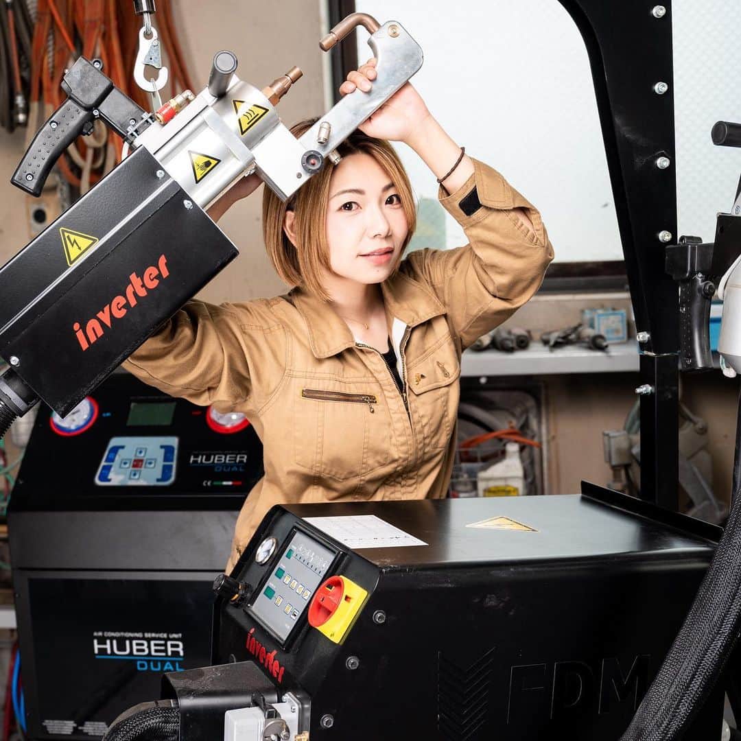 ゆき（メカドル）のインスタグラム：「＊ 溶接機と🤤 #メカドル #整備士 #女性整備士 #mechadol #mechanicIdol #mechanic #mechaniclife #mechanicgirl #shootingday  #shooting #model #cargirl #autogirl」