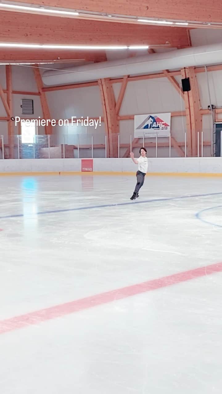 ステファン・ランビエールのインスタグラム：「Looking forward to performing again after more than 2 years!!」