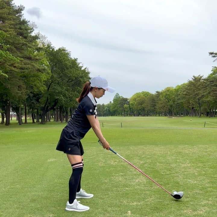 萩原菜乃花のインスタグラム：「ちょいフェード⛳️ まあまあよきー！  男子プロの球を見てイメージよくなってきております🫡  #ゴルフ#スイング動画#ゴルフスイング#ドライバー#ラウンド#ゴルフ女子#ゴルフ男子#golf#golfswing」