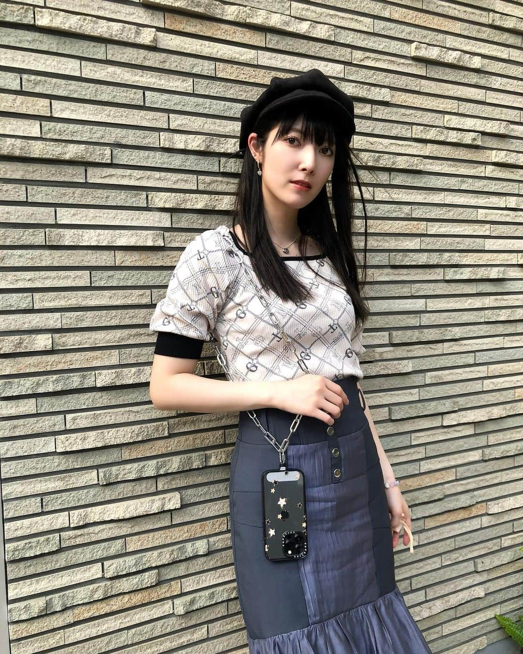 日下部美愛のインスタグラム：「最近暑すぎない？？ もはや夏だよね？ 私は暑がりなので半袖で最近は過ごしております 私の嫌いな夏が近づいてくる〜、憂鬱⁡ ⁡ iPhone落としすぎて保護フィルムバキバキになっちゃうからぶら下げることにしました⁡  @CASETiFY @CASETiFY_jp #CASETiFY #ShowYourColors #pr #photo #japan #model #me #hair #fashion #selfie #makeup  #followme #instagood #camera #instadaily #dailylook #사진 #데일리  #데일리 #셀카 #메이크업 #아이돌 #일본 #일본여자」
