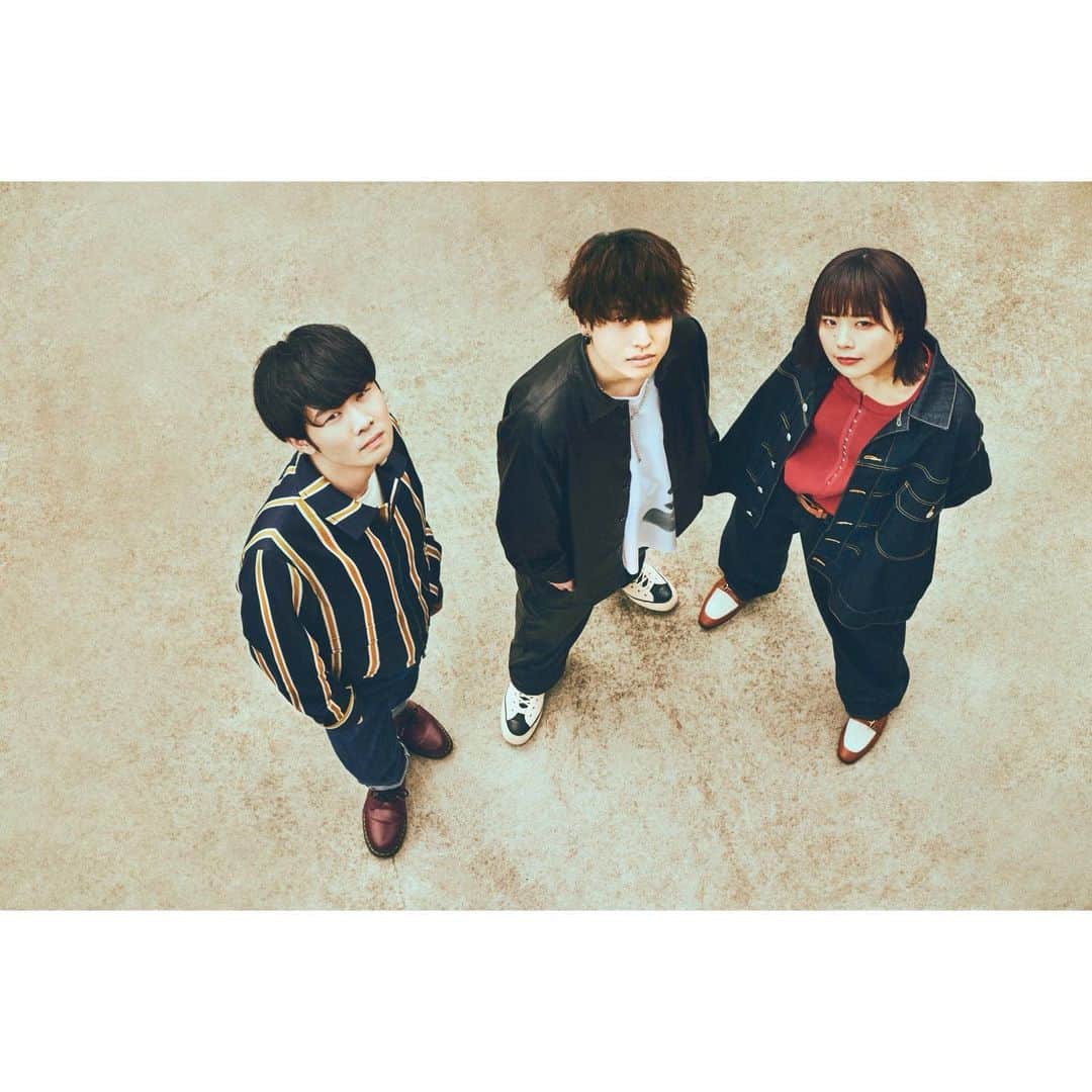 のインスタグラム：「Saucy Dog / 6th Mini Album  『サニーボトル』7/6 release 新しいアーティスト写真のスタイリングを担当させて頂きました。 ⁡ @saucydog0403  @sinn_sd  @y122dr  @sdb_akizawa  ⁡ photograph @tetsuyayamakawa  hair & make @hairmake_tomo  styling @shogo_tachibana  ⁡ #saucydog #サウシードッグ #サニーボトル #styling」