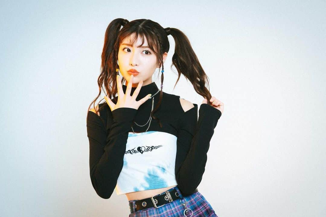 小玉梨々華のインスタグラム：「😈  Styling：@sty_azuw Hair&Make：@h.m.a.a.i  Photo：@nessie44_p」