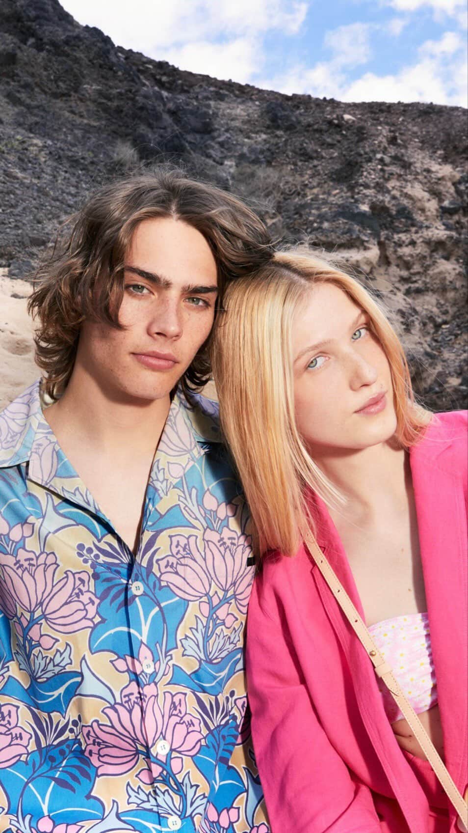 YOOX.COMのインスタグラム：「SUMMER STATE OF MIND Sunsets, surfing and parties on the beach: Summer never seems to last long enough, but it has the power to change everything in a moment.  Get ready with #YOOX, this is the time of endless fun!」