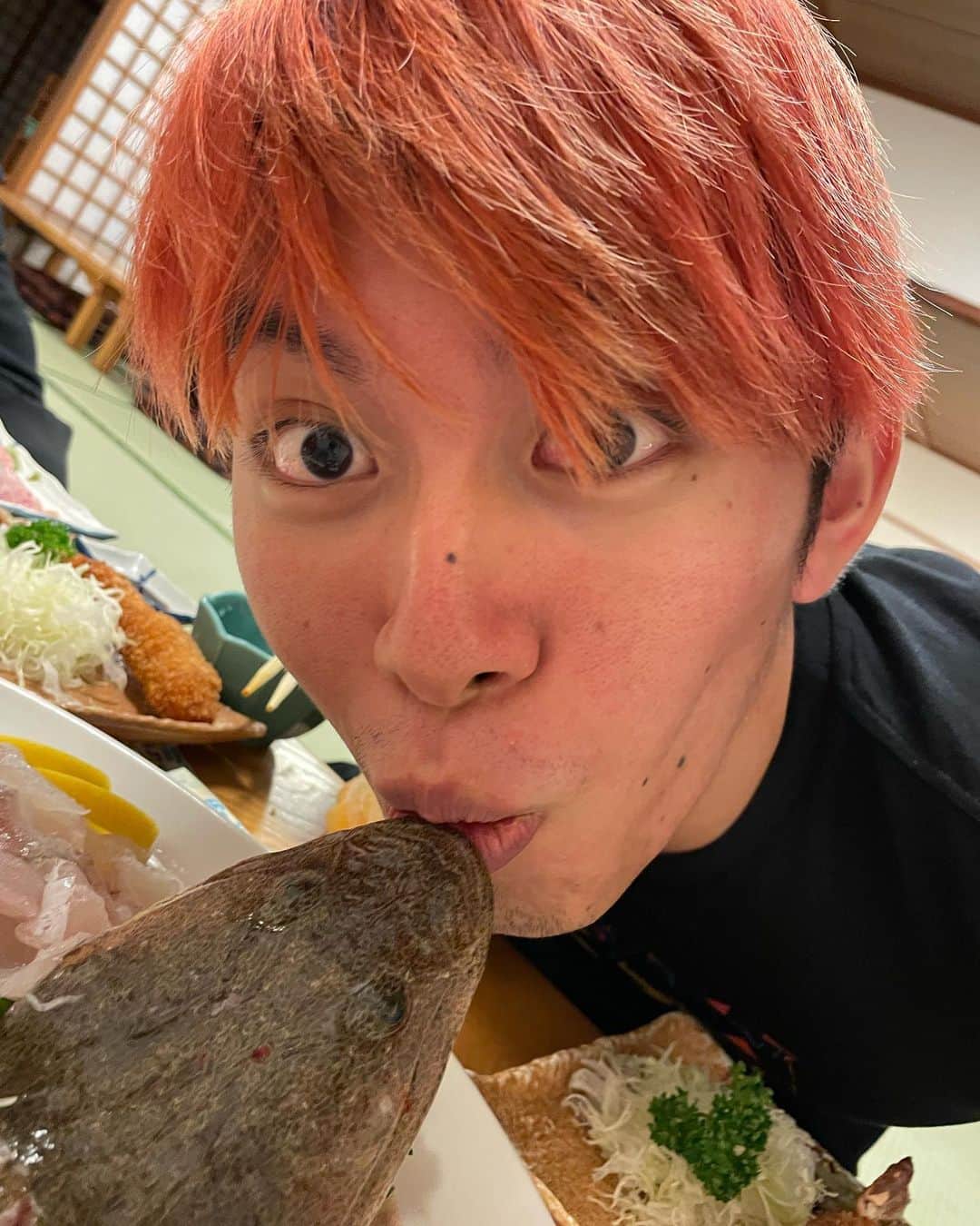 LiaqNのインスタグラム：「〜どっちが魚でしょう〜」
