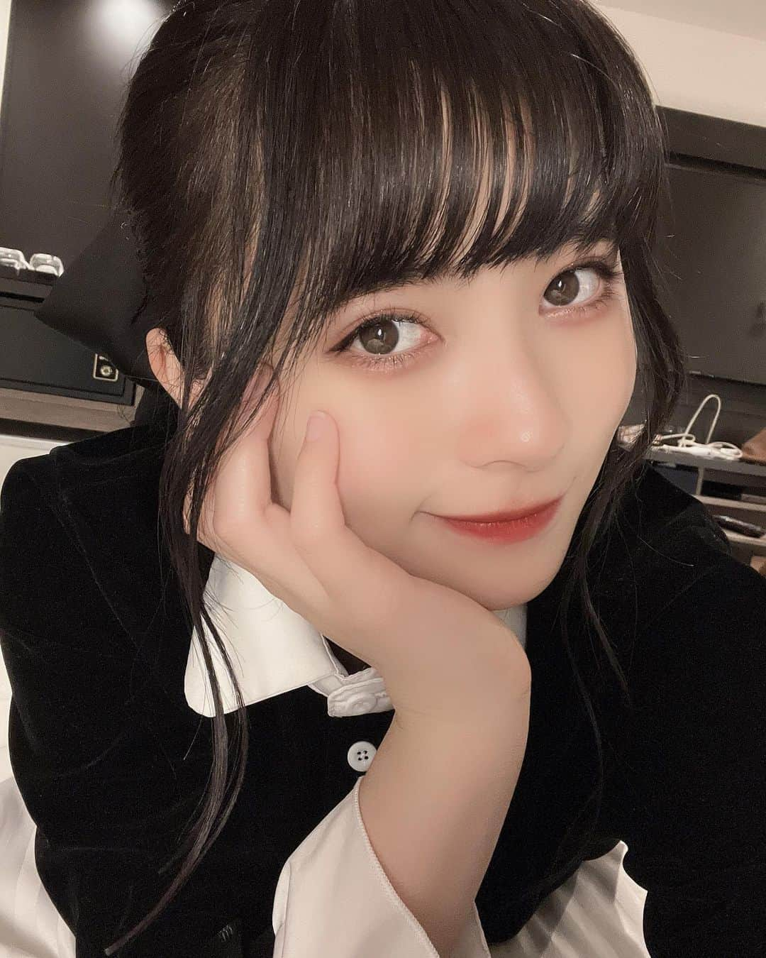 藤井優衣のインスタグラム：「絶滅していた黒髪少女、復活です。  -  #kissbee #blueblackhair #japaneseidol #japanesegirl」