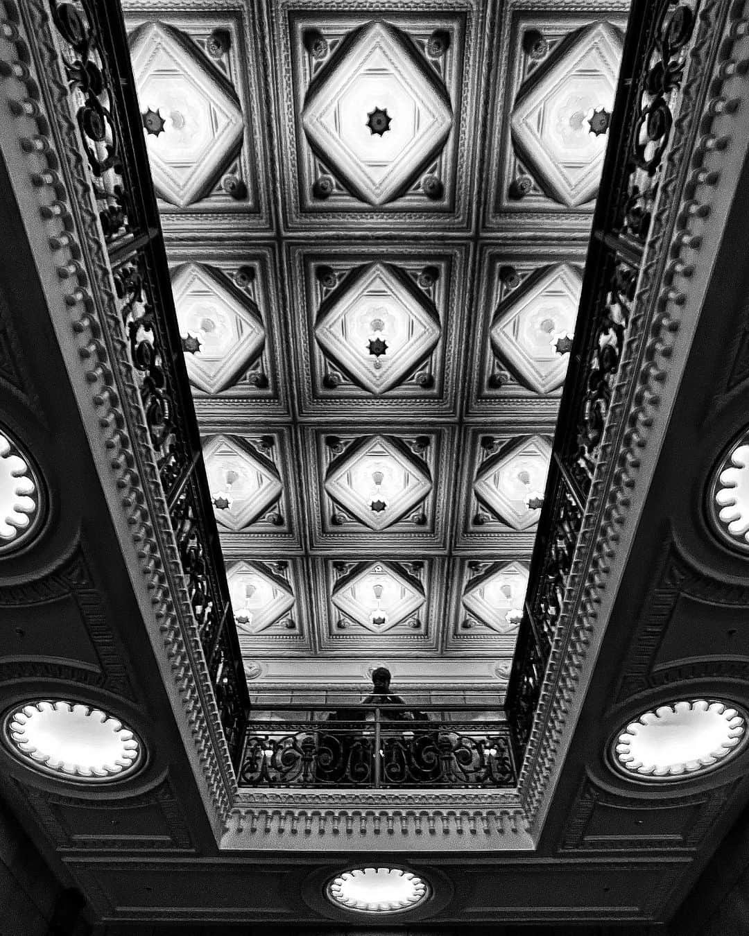 kazuのインスタグラム：「・  #shotoniphone #iPhoneSE3#bnw_rose #bw_perfect #flair_bnw#blacknwhite_perfection #jj_blackwhite #bnw_zone #bnw_quebec #streetGeometry_BW #BNWP_2022 #streetbnw  #street_perfection #bw_addiction #princely_bw #bw_phototrip #igersjp #team_jp_モノクロ #BWGrammer #tokyo_grapher #ShotOn_TG #tg_zdwide_pro #tg_wide #bnw_artstyle #__bnwart＿ #bnw_experimentalism #rustlord_bnw #temma20220515」