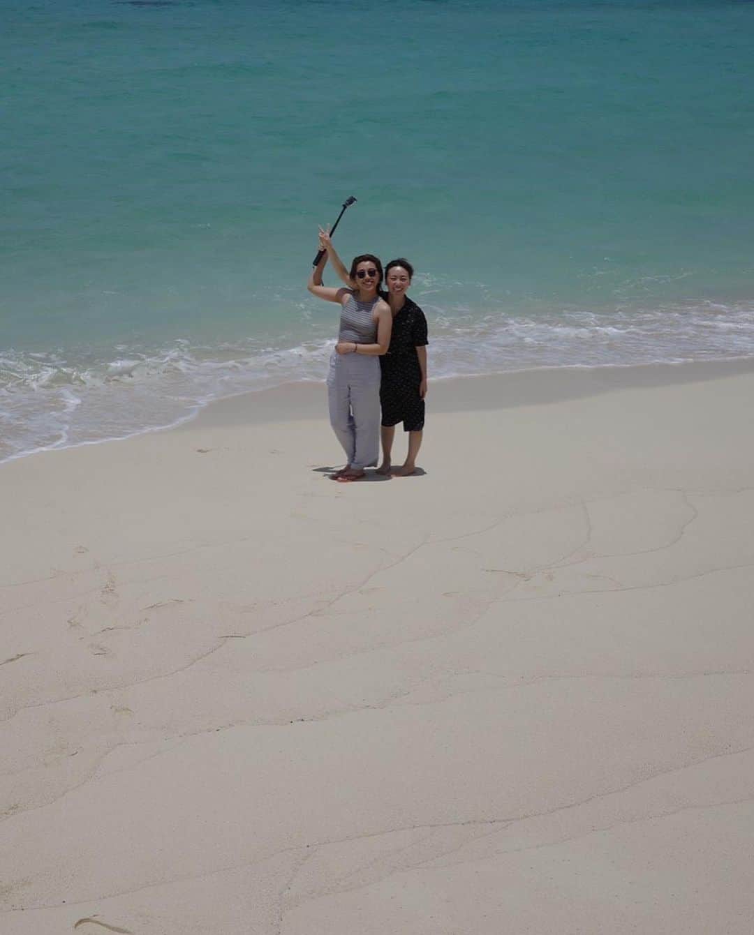 小林さやかさんのインスタグラム写真 - (小林さやかInstagram)「夫と両親と妹カップルと6人で宮古島に行ってきた。  梅雨真っ只中なのに、奇跡的に晴れに恵まれた。やりたいこと全部できたし、なんかすげえ楽しかったし嬉しかった旅行だった。  両親が幸せそうなのは、最高だよな  #沖縄旅行  #宮古島 #いつまでも仲良くいてくれ」5月22日 1時39分 - syk03150915
