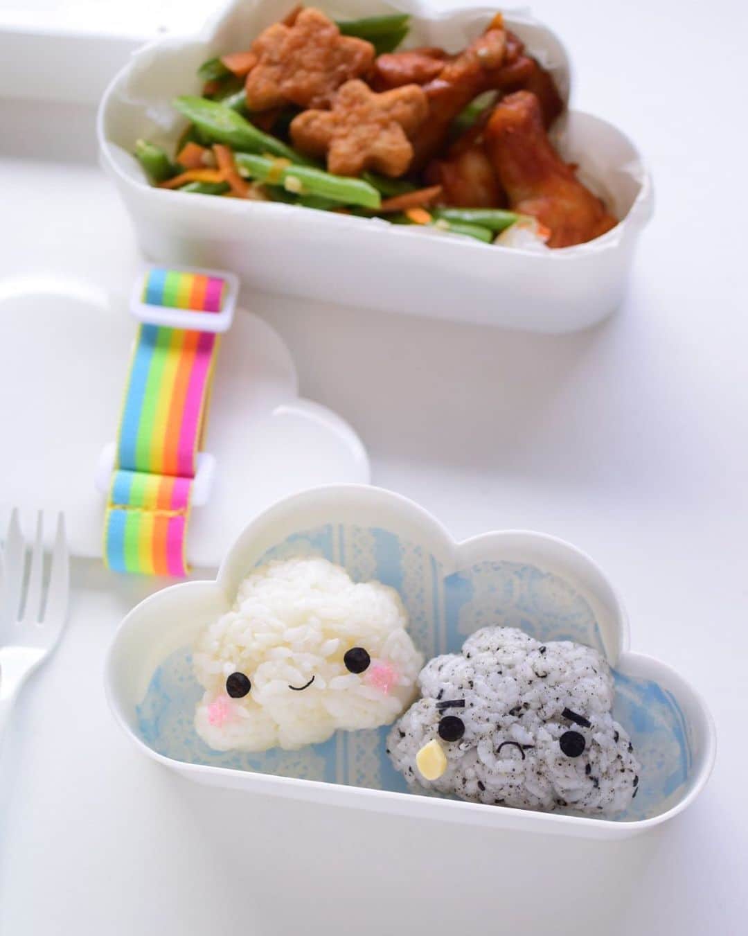 Little Miss Bento・Shirley シャリーのインスタグラム：「Some days this week I felt like the 🌧 on the right , but looking forward to a brand new week soon 🌈☁️ #littlemissbento #bentoart #kyaraben #foodart #edibleart」
