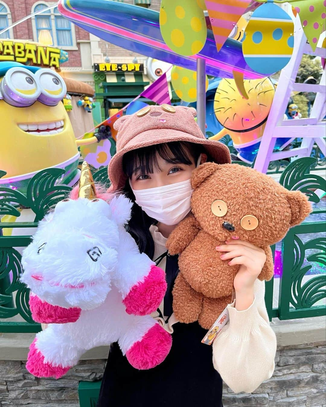 今村麻莉愛さんのインスタグラム写真 - (今村麻莉愛Instagram)「. この間ゆきちゃん(@shimono_0402 ) とユニバに行ってきました〜✨  進撃の巨人とのコラボが行きたくて行ったんだけどまりあの大好きなミニオンパークにも行けたし、沢山のアトラクションに乗れて最高の2日間でした🙌🏻  前までジェットコースター怖かったのに楽しすぎて一日で8回くらい乗ってた😳笑 ハリーポッターもまた1から見返したくなったし、大阪で美味しいご飯も食べれたしほんとに楽しかったなぁ、、💭 ・ ・ #ユニバーサルスタジオジャパン #ユニバ #USJ」5月21日 18時43分 - maria_0914_