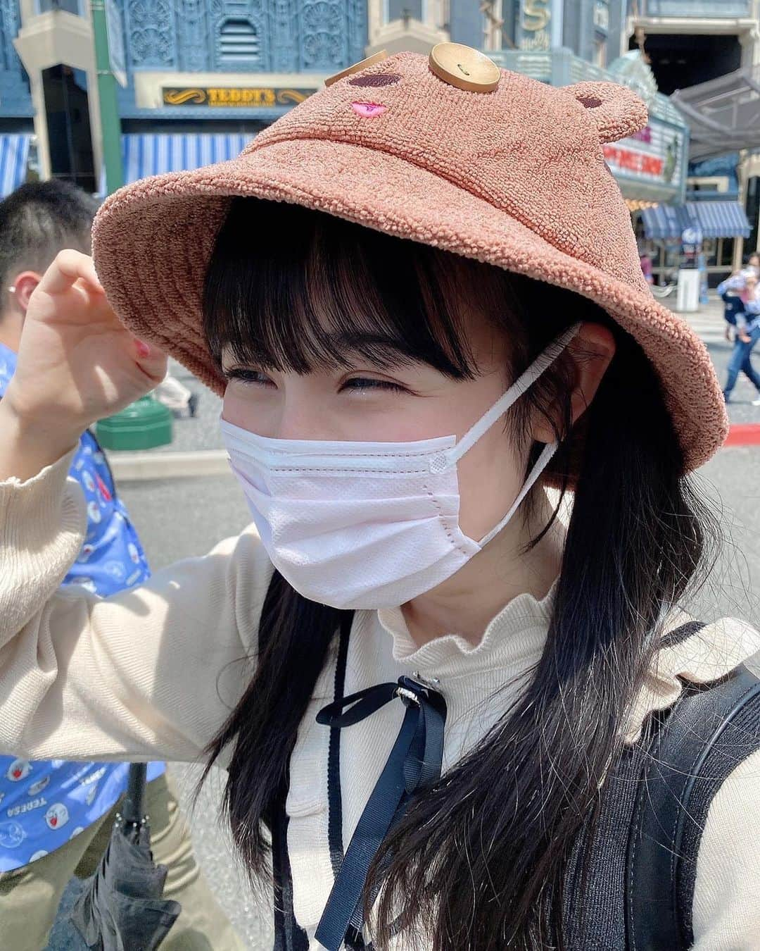 今村麻莉愛さんのインスタグラム写真 - (今村麻莉愛Instagram)「. この間ゆきちゃん(@shimono_0402 ) とユニバに行ってきました〜✨  進撃の巨人とのコラボが行きたくて行ったんだけどまりあの大好きなミニオンパークにも行けたし、沢山のアトラクションに乗れて最高の2日間でした🙌🏻  前までジェットコースター怖かったのに楽しすぎて一日で8回くらい乗ってた😳笑 ハリーポッターもまた1から見返したくなったし、大阪で美味しいご飯も食べれたしほんとに楽しかったなぁ、、💭 ・ ・ #ユニバーサルスタジオジャパン #ユニバ #USJ」5月21日 18時43分 - maria_0914_