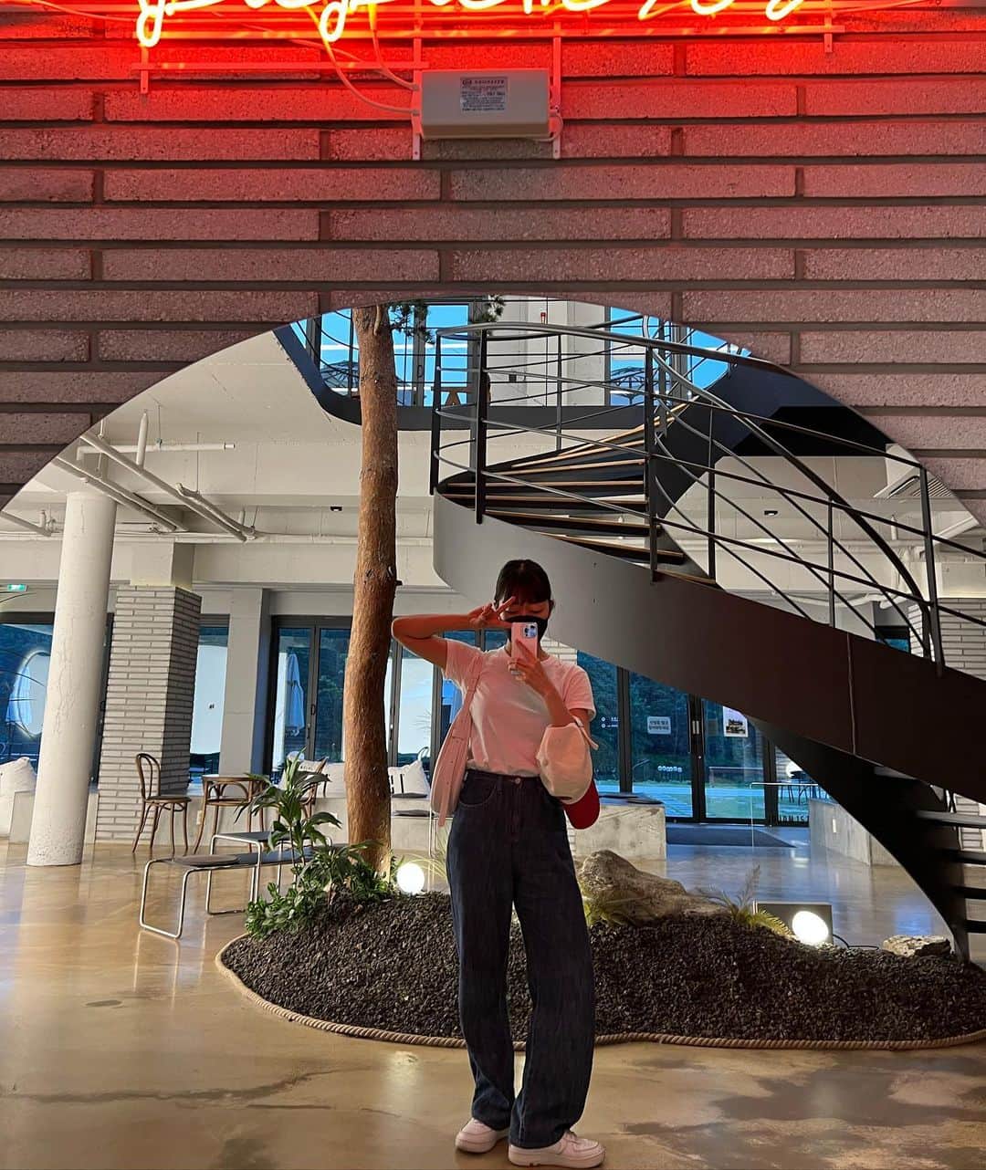 パク・ギョンヘのインスタグラム：「룰루랄라😎」