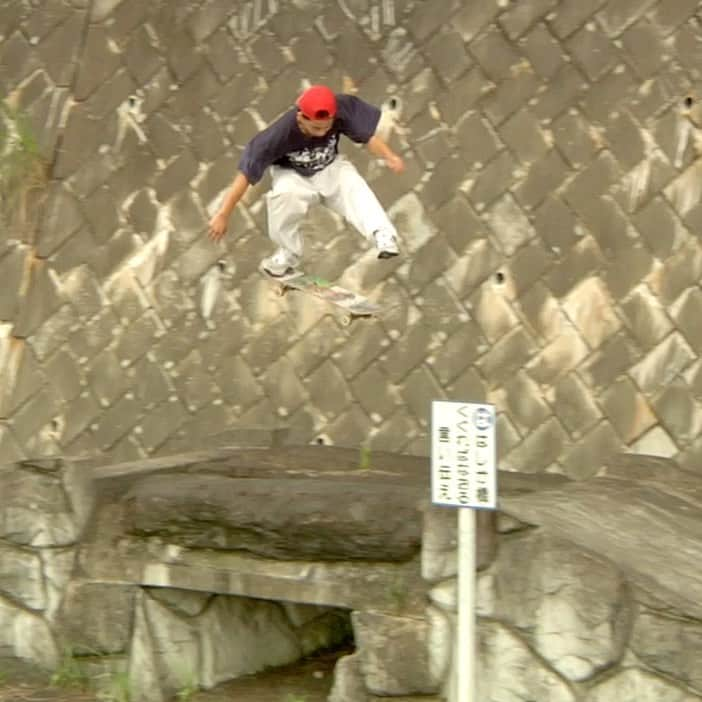 DC Shoes Japanのインスタグラム：「@aoto_yoroi one foot 👟 🎥: @vhsmag   #dcskateboarding #スケートボード」