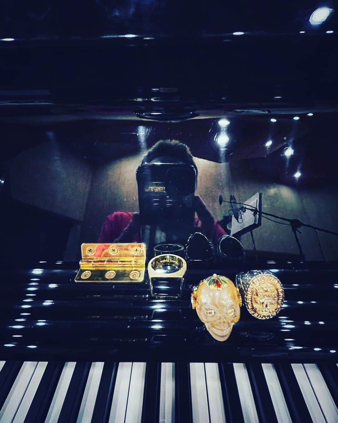 香取慎吾さんのインスタグラム写真 - (香取慎吾Instagram)「何かの曲のレコーディングの時 #東京SNG」5月21日 20時39分 - katorishingo_official
