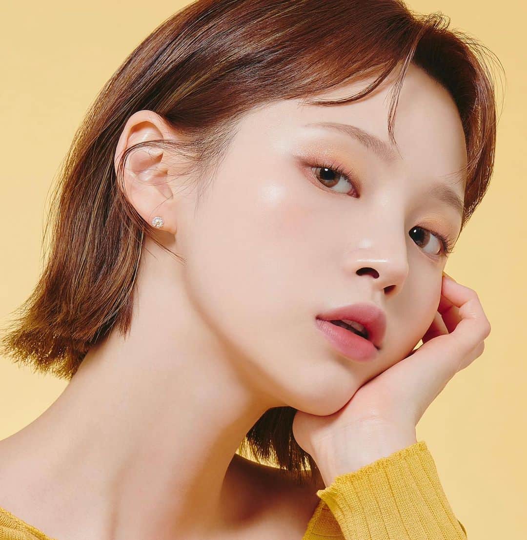 Yoonbitnaのインスタグラム：「@etudeofficial 🎀 #에뛰드 항상 예쁘게 담아주셔서 감사합니당!🍋🍇」