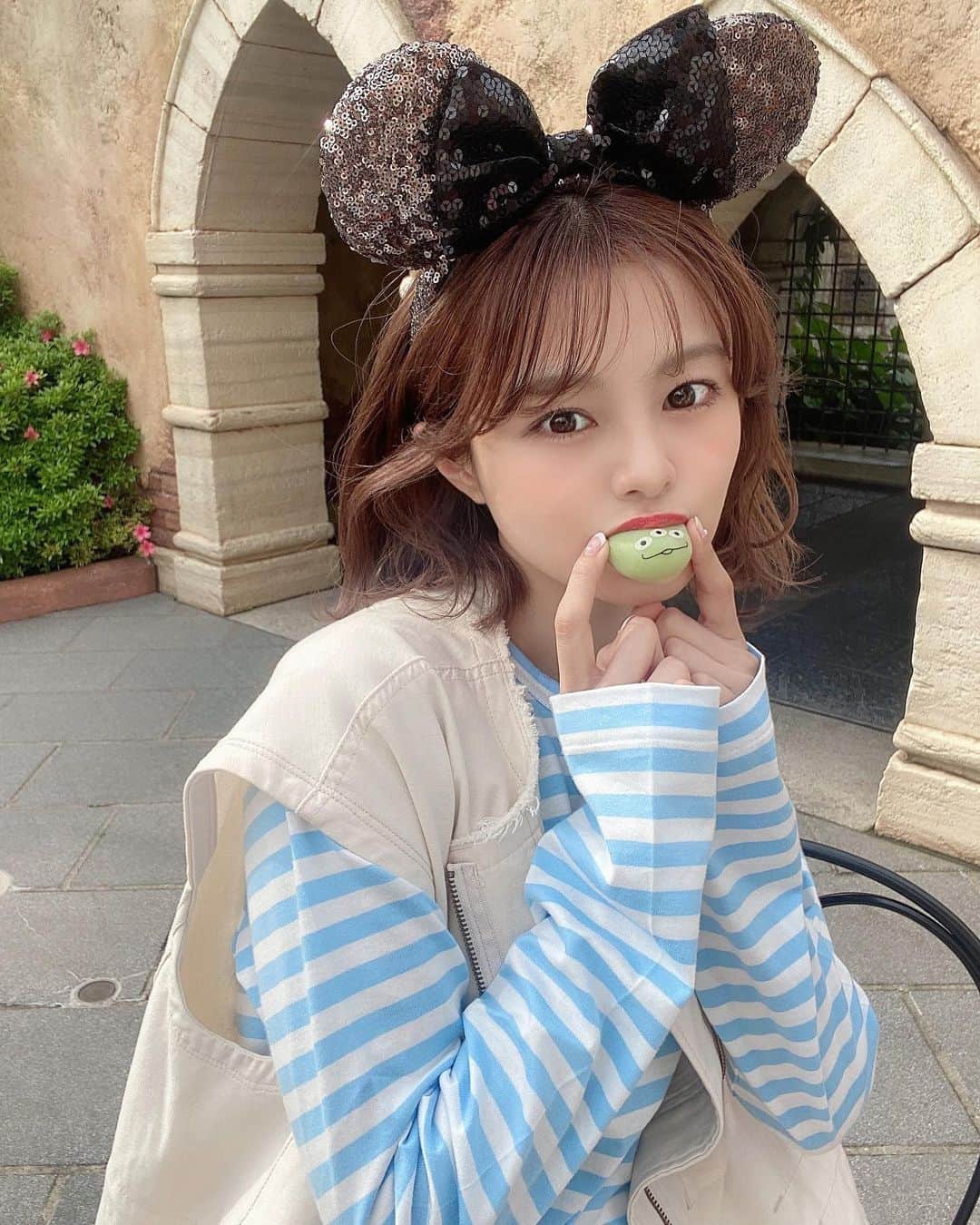 のインスタグラム：「リトルグリーメン、カエルみたいになっちゃった🐸💧笑」