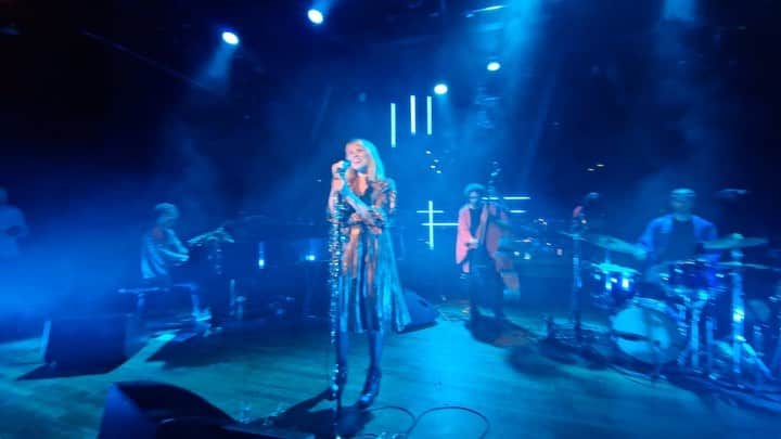 ヤナ・スクラのインスタグラム：「27 mei @schouwburg_amstelveen」