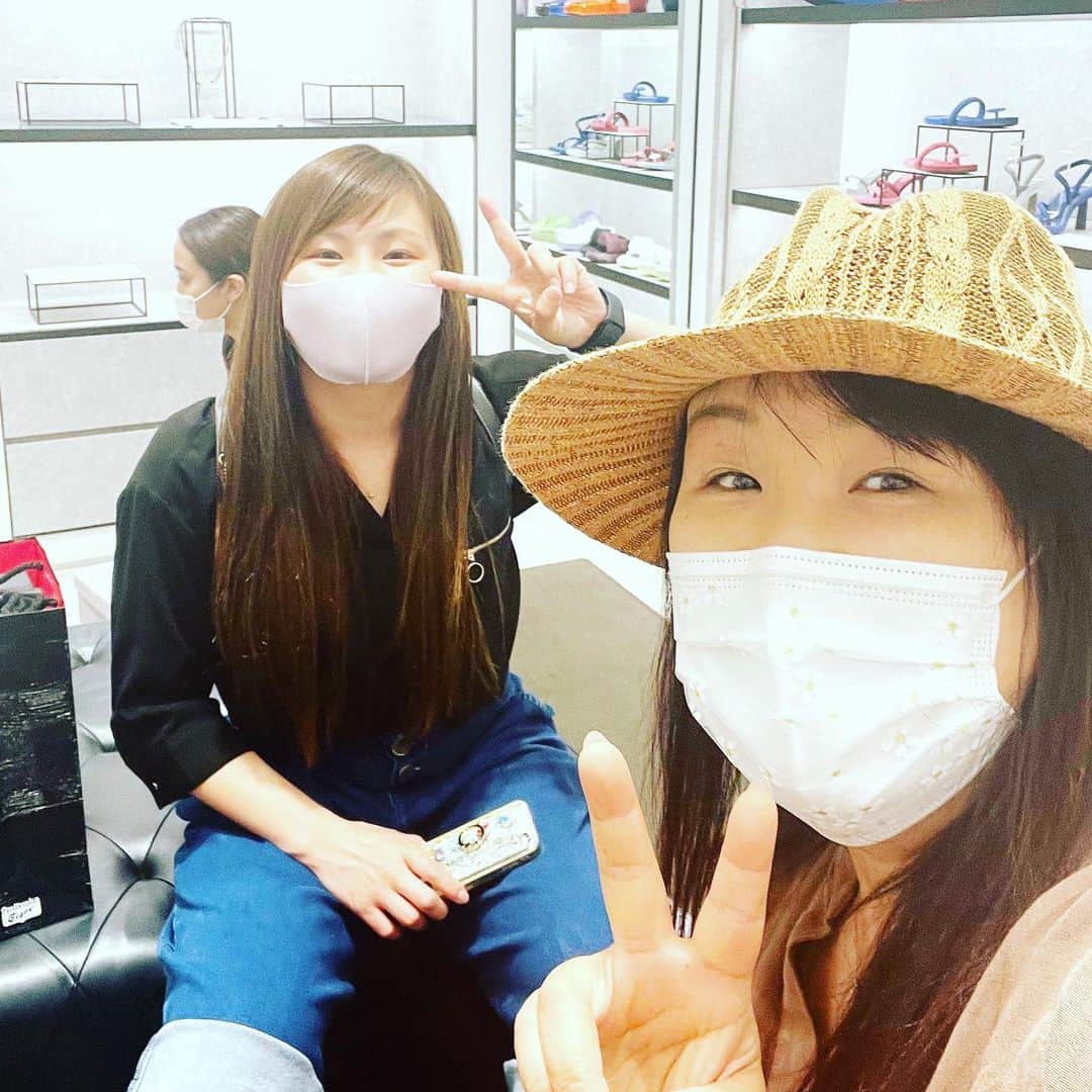 のインスタグラム：「昨日は… 先月、我が娘になった ✨女子プロレスラーで長男の嫁の凛ちゃんこと  ✨門倉凛✨と仕事終わりで数時間だけど合流して、ショッピング😀  娘のいない私に娘が出来、一緒に買い物して 一緒にパンケーキ食べて🥞 楽しい時間でした😀  お互いに忙しいけど、こんな時間も大切❤️ 娘よ😁また行こう〜。  ✳️凛ちゃんもインスタとブログをやってますので、宜しければ遊びに行ってやってくださいね。  @rin27.mvs  @marvelous_prowrestling   #門倉凛  #嫁  #娘と買い物」