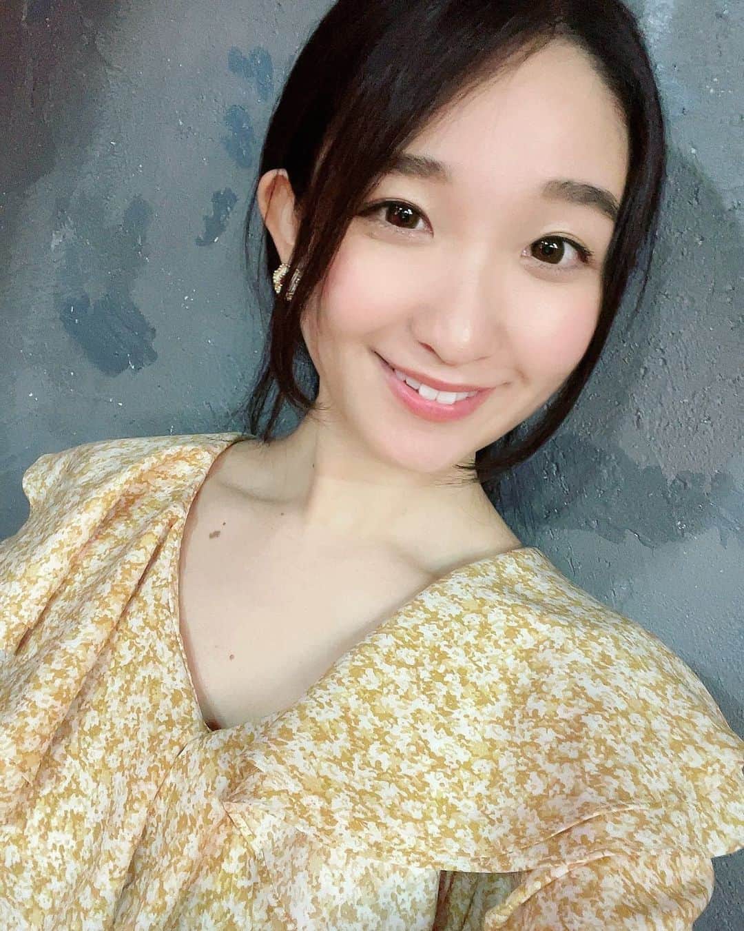 のインスタグラム：「#安達漫才 無事に3公演、終演いたしましたー!! たくさんのご来場誠にありがとうございました😭✨  お客さまの笑い声がとっても嬉しくて!! 久しぶりに舞台に立てて本当に良かったです🤭」
