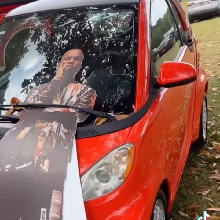 トリー･レーンズのインスタグラム：「RICK ROSS @richforever told me my new SINGLE #ItDoesntMatter was so FIRE 🔥 that he would like me to perform it at the car show today …… I said … I GOT U … UNDER ONE CONDITION 😂😂😂😂😂😂😂 🤣🤣🤣😂😂😂😂」