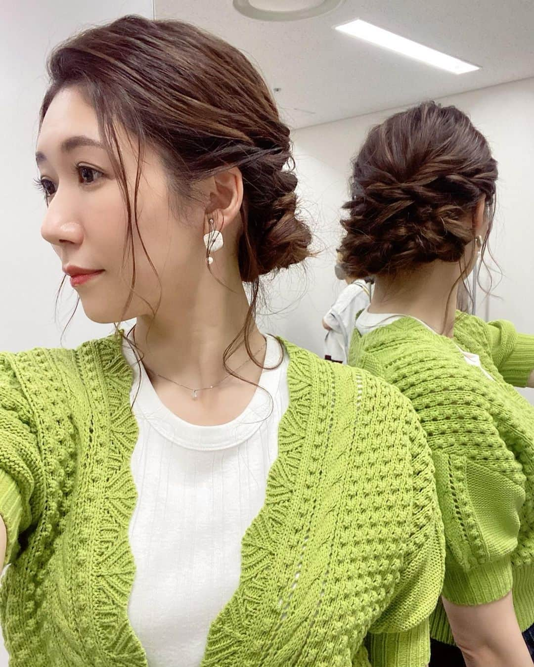 穂川果音さんのインスタグラム写真 - (穂川果音Instagram)「hairstyle  後れ毛多めのアップヘアです😊  earring→ @nemu.accessory  #hairstyle #hairarrange #アップヘア　#アベプラ　#abematv #アップスタイル　#イヤリング　#earrings   #穂川果音  #気象予報士　#下めアップ  #綺麗めアレンジ 　#まとめ髪　#お天気キャスター #前髪アレンジ」5月22日 9時32分 - hokawakanonn